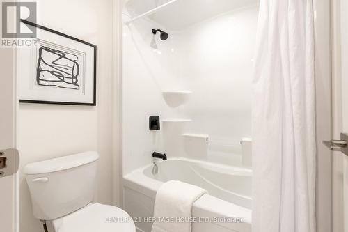 7479 Splendour Drive, Niagara Falls, ON - Indoor Photo Showing Bathroom