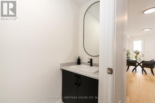 7479 Splendour Drive, Niagara Falls, ON - Indoor Photo Showing Bathroom