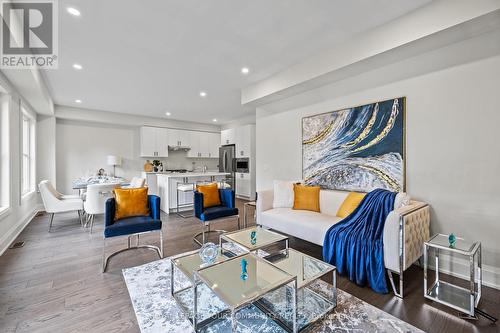 14 Deer Park Lane, Markham, ON - Indoor Photo Showing Living Room