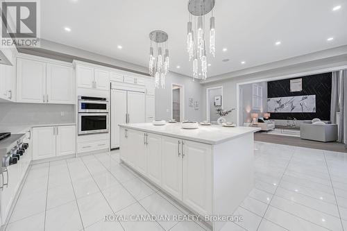 20 Falkland Road, Brampton, ON - Indoor Photo Showing Kitchen With Upgraded Kitchen