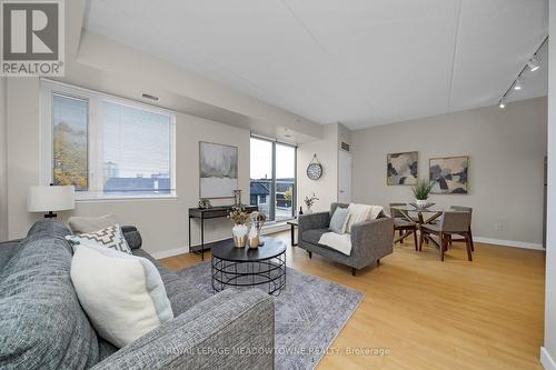 5 Gordon Street, Guelph, ON - Indoor Photo Showing Living Room