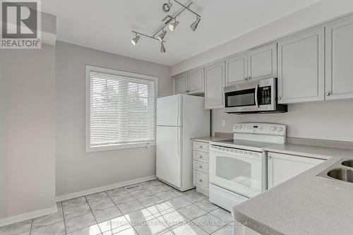 18 - 6810 Meadowvale Town Cent Circle, Mississauga, ON - Indoor Photo Showing Kitchen