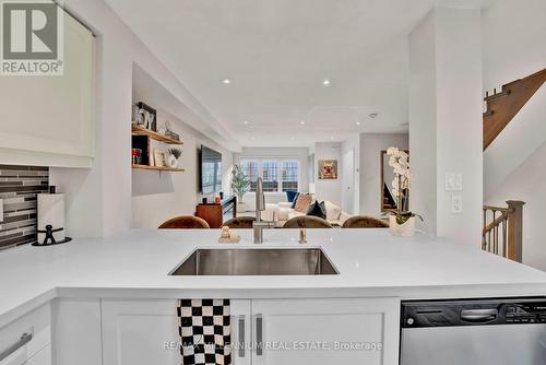 34 Mayland Trail, Hamilton, ON - Indoor Photo Showing Kitchen