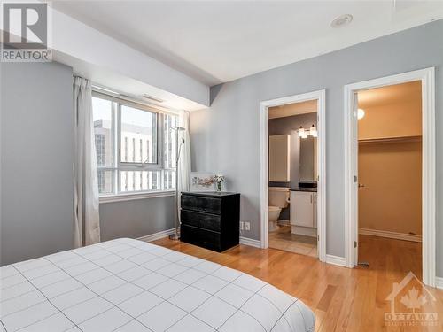 445 Laurier Avenue W Unit#1001, Ottawa, ON - Indoor Photo Showing Bedroom