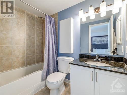 445 Laurier Avenue W Unit#1001, Ottawa, ON - Indoor Photo Showing Bathroom