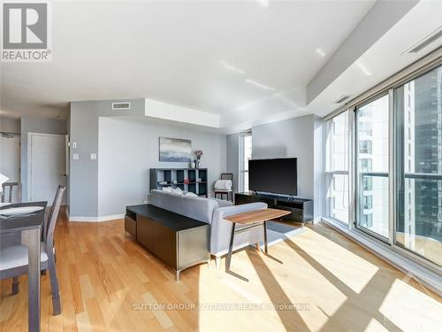 1001 - 445 Laurier Avenue W, Ottawa, ON - Indoor Photo Showing Living Room