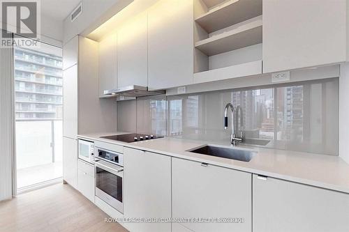 1506 - 101 Peter Street, Toronto, ON - Indoor Photo Showing Kitchen