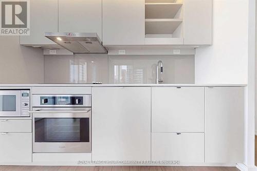 1506 - 101 Peter Street, Toronto, ON - Indoor Photo Showing Kitchen