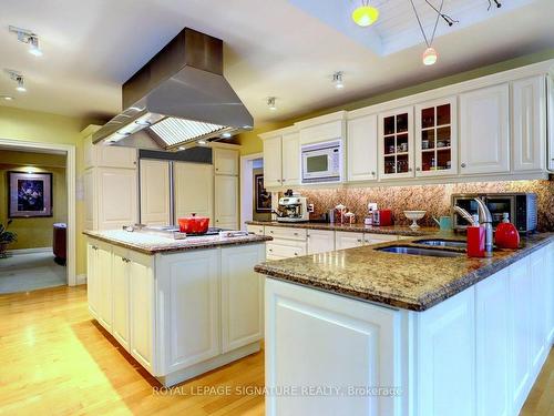 1497 Randor Dr, Mississauga, ON - Indoor Photo Showing Kitchen