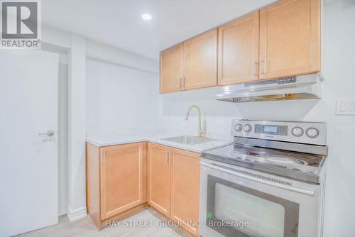 65 Davis Road, Aurora, ON - Indoor Photo Showing Kitchen