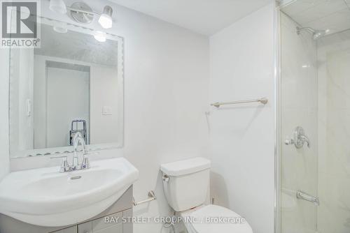 65 Davis Road, Aurora, ON - Indoor Photo Showing Bathroom