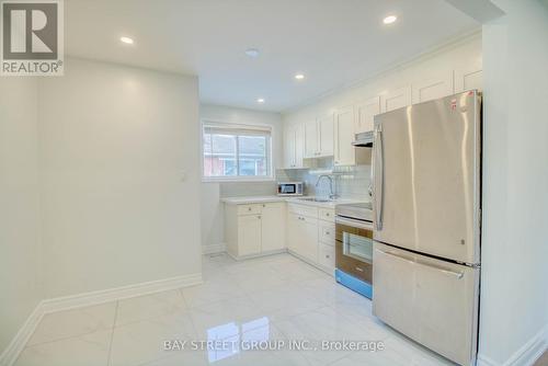 65 Davis Road, Aurora, ON - Indoor Photo Showing Kitchen