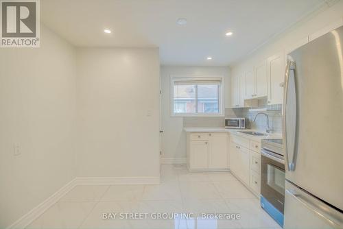 65 Davis Road, Aurora, ON - Indoor Photo Showing Kitchen