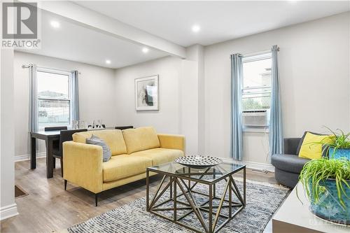 115 Division Street, Arnprior, ON - Indoor Photo Showing Living Room