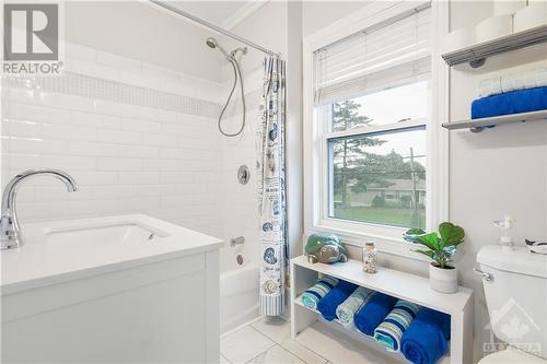 115 Division Street, Arnprior, ON - Indoor Photo Showing Bathroom