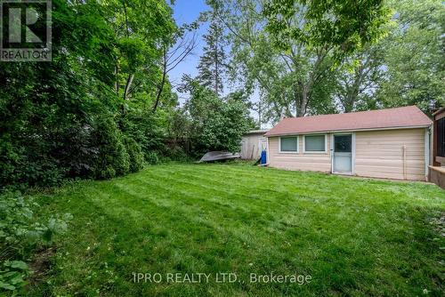 5369 Spruce Avenue, Burlington, ON - Outdoor