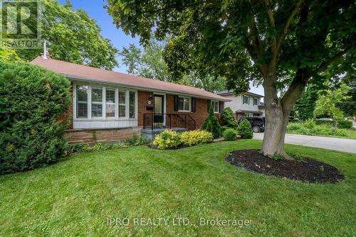 5369 Spruce Avenue, Burlington, ON - Outdoor