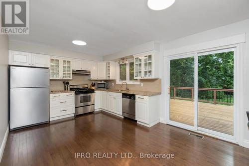 5369 Spruce Avenue, Burlington, ON - Indoor Photo Showing Kitchen