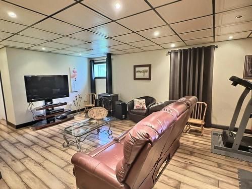 Salle familiale - 852 Route Lefort, Duhamel-Ouest, QC - Indoor