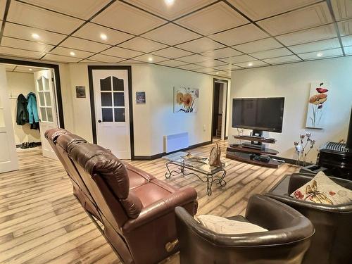 Salle familiale - 852 Route Lefort, Duhamel-Ouest, QC - Indoor