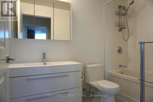 915J - 8081 Birchmount Road, Markham, ON - Indoor Photo Showing Bathroom