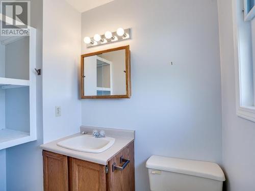 4737 Redonda Ave, Powell River, BC - Indoor Photo Showing Bathroom