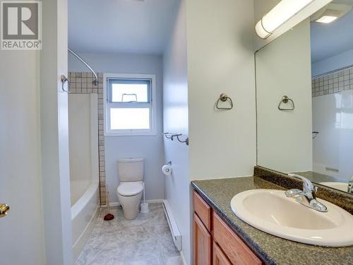 4737 Redonda Ave, Powell River, BC - Indoor Photo Showing Bathroom