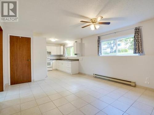 4737 Redonda Ave, Powell River, BC - Indoor Photo Showing Kitchen