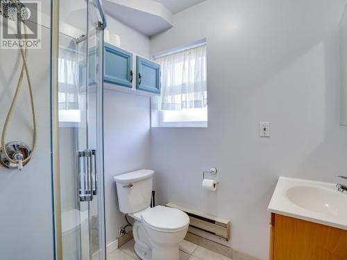 4737 Redonda Ave, Powell River, BC - Indoor Photo Showing Bathroom