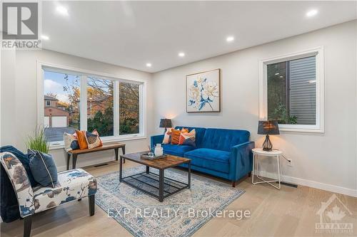 437 Pickford Drive, Ottawa, ON - Indoor Photo Showing Living Room