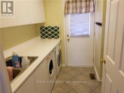 2879 Arlington Drive, Oakville, ON - Indoor Photo Showing Laundry Room