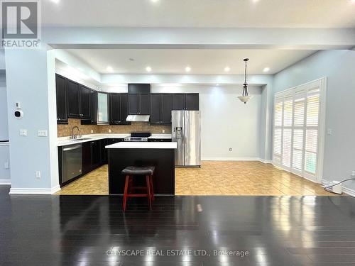 5298 Roadside Way E, Mississauga, ON - Indoor Photo Showing Kitchen With Upgraded Kitchen