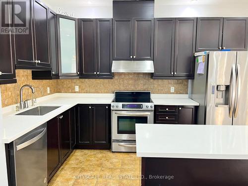 5298 Roadside Way E, Mississauga, ON - Indoor Photo Showing Kitchen With Upgraded Kitchen