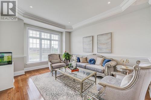 23 Spruceview Place, Whitchurch-Stouffville, ON - Indoor Photo Showing Living Room