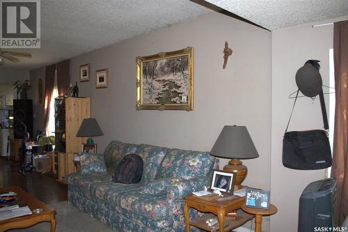 905 Robinson Street, Regina, SK - Indoor Photo Showing Living Room