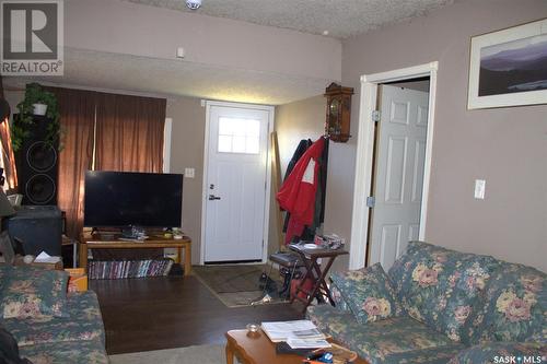 905 Robinson Street, Regina, SK - Indoor Photo Showing Living Room