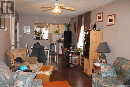 905 Robinson Street, Regina, SK - Indoor Photo Showing Living Room