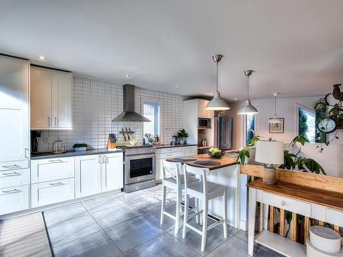 Kitchen - 980 Rue Dionne, Laval (Fabreville), QC - Indoor Photo Showing Kitchen With Upgraded Kitchen