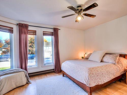 Master bedroom - 980 Rue Dionne, Laval (Fabreville), QC - Indoor Photo Showing Bedroom