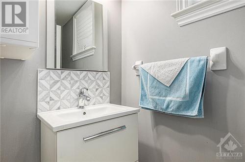 UPGRADED 2pc bath on the main floor - 4220 Kelly Farm Drive, Ottawa, ON - Indoor Photo Showing Bathroom