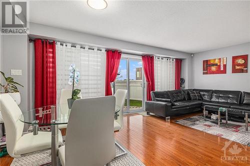 4220 Kelly Farm Drive, Ottawa, ON - Indoor Photo Showing Living Room