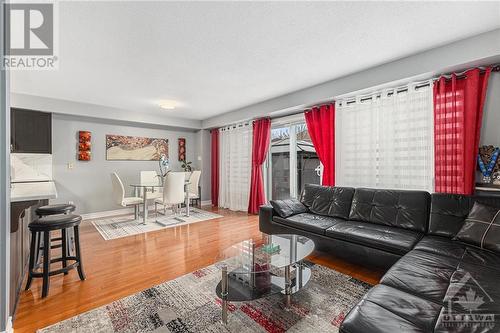 4220 Kelly Farm Drive, Ottawa, ON - Indoor Photo Showing Living Room