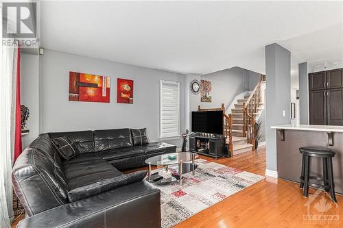 4220 Kelly Farm Drive, Ottawa, ON - Indoor Photo Showing Living Room