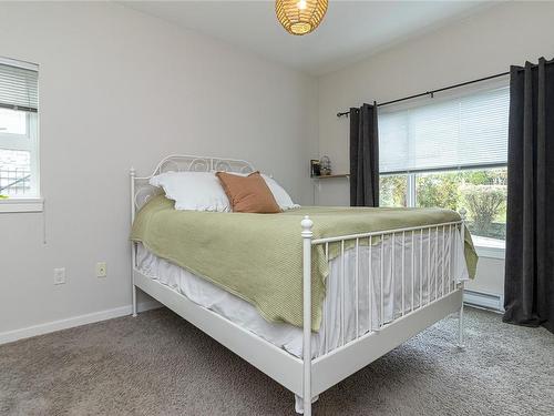 106-4050 Douglas St, Saanich, BC - Indoor Photo Showing Bedroom