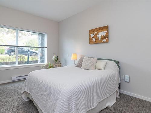 106-4050 Douglas St, Saanich, BC - Indoor Photo Showing Bedroom