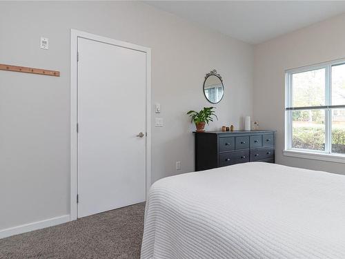 106-4050 Douglas St, Saanich, BC - Indoor Photo Showing Bedroom