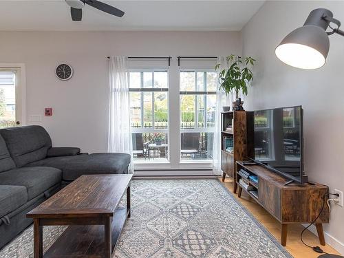 106-4050 Douglas St, Saanich, BC - Indoor Photo Showing Living Room