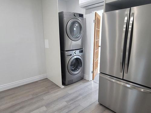 Cuisine - 9718 Boul. Olympia, Montréal (Ahuntsic-Cartierville), QC - Indoor Photo Showing Laundry Room