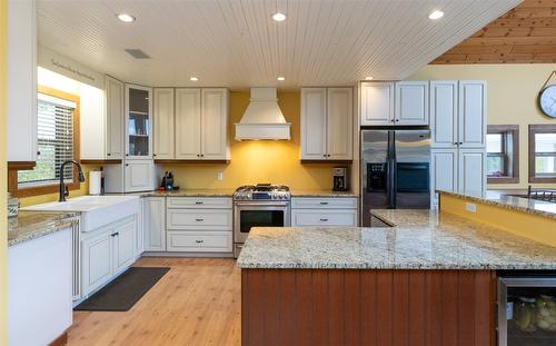 73-6421 Eagle Bay Road, Eagle Bay, BC - Indoor Photo Showing Kitchen