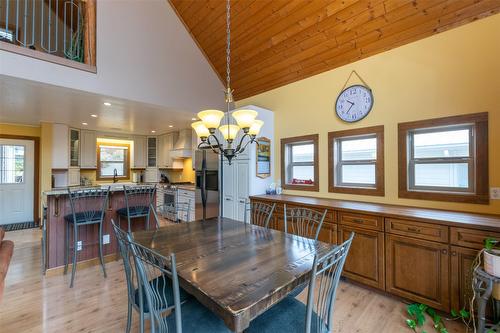 73-6421 Eagle Bay Road, Eagle Bay, BC - Indoor Photo Showing Dining Room